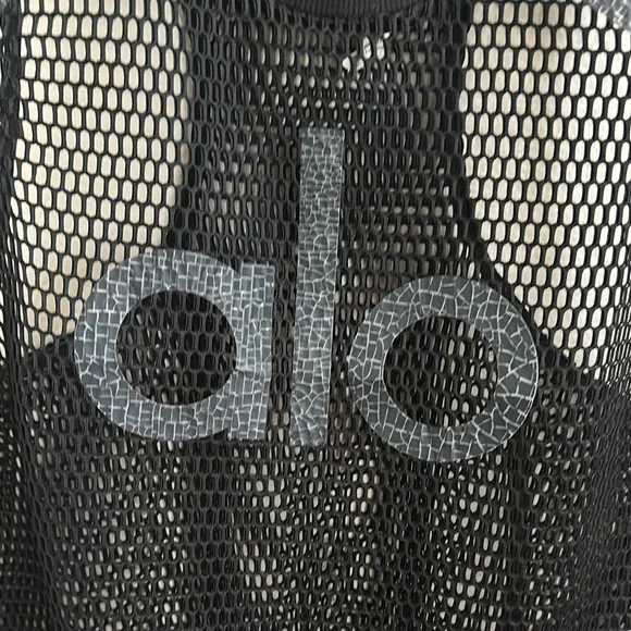 ALO Yoga Black Sleeveless Muscle Tee Crop - Picture 3 of 5